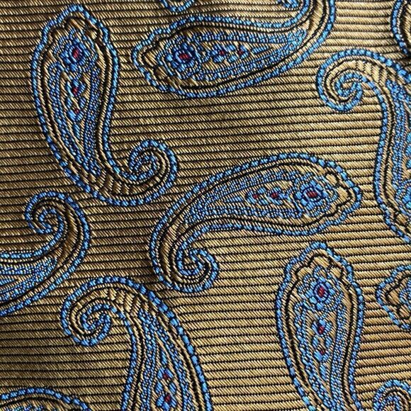 T. Harris London 100% Silk Hand Tie Gold with Blue Paisley designs - Picture 3 of 6
